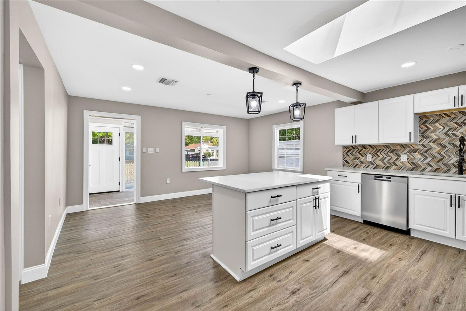 Image 15 of 67 For 3620 Tampa Circle