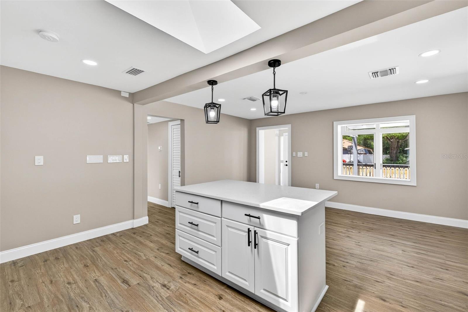 Image 16 of 67 For 3620 Tampa Circle