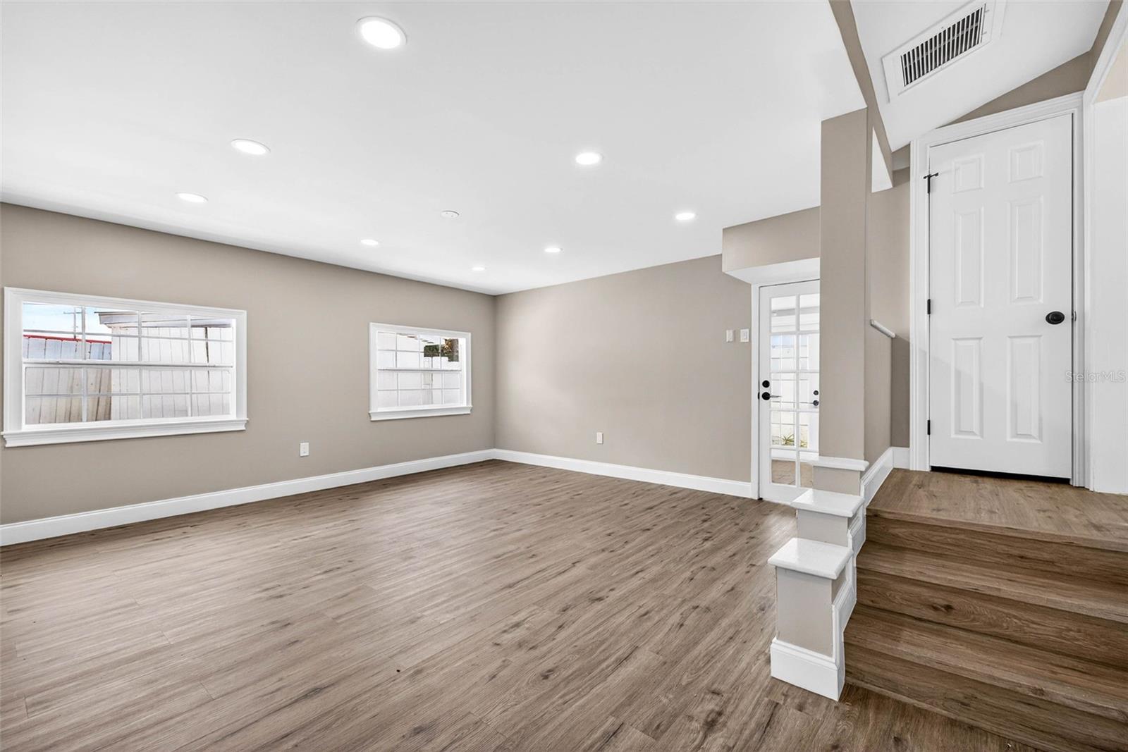 Image 17 of 67 For 3620 Tampa Circle