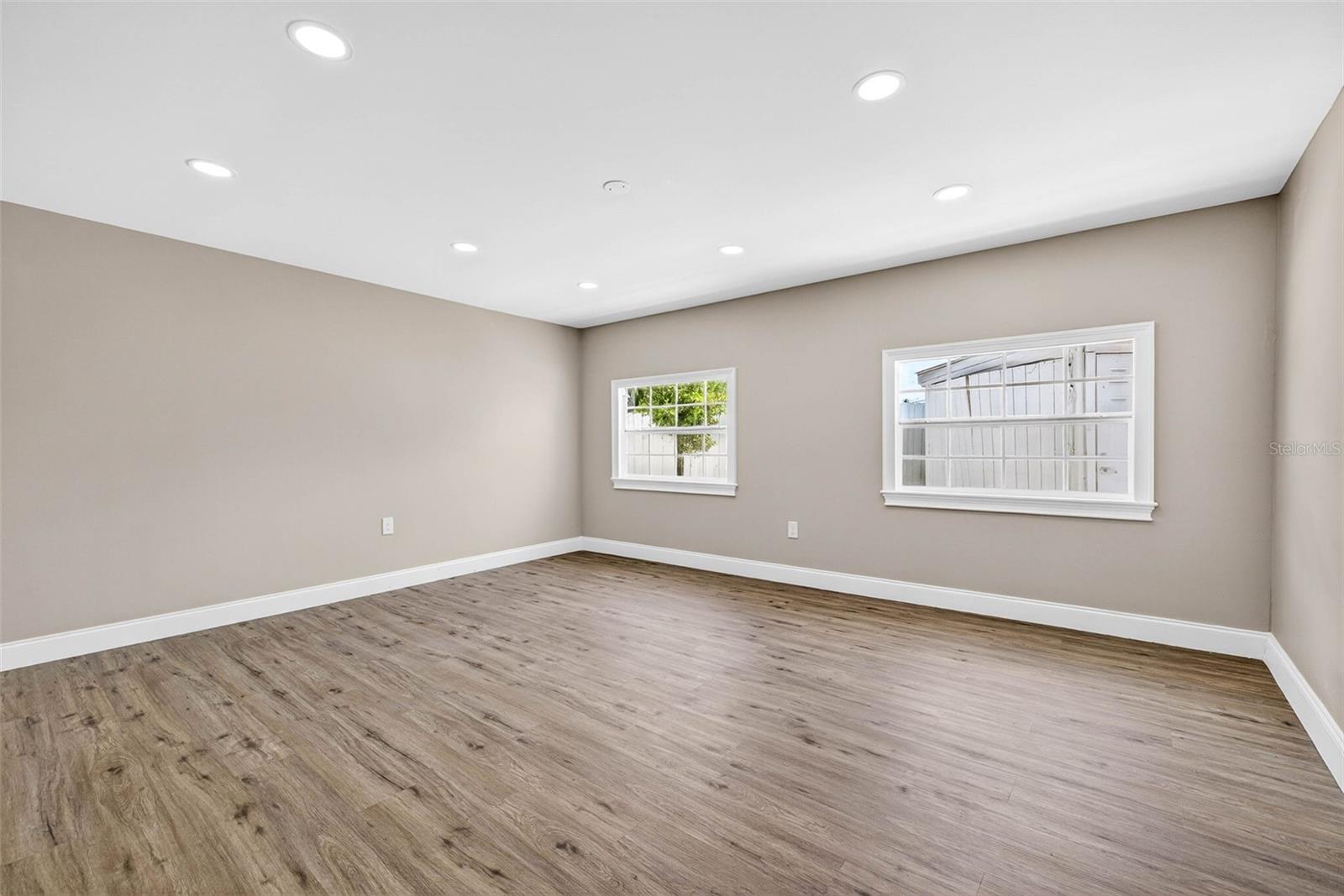 Image 19 of 67 For 3620 Tampa Circle