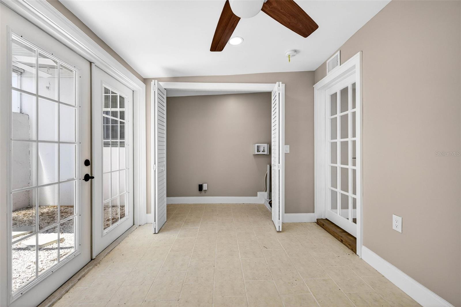 Image 22 of 67 For 3620 Tampa Circle