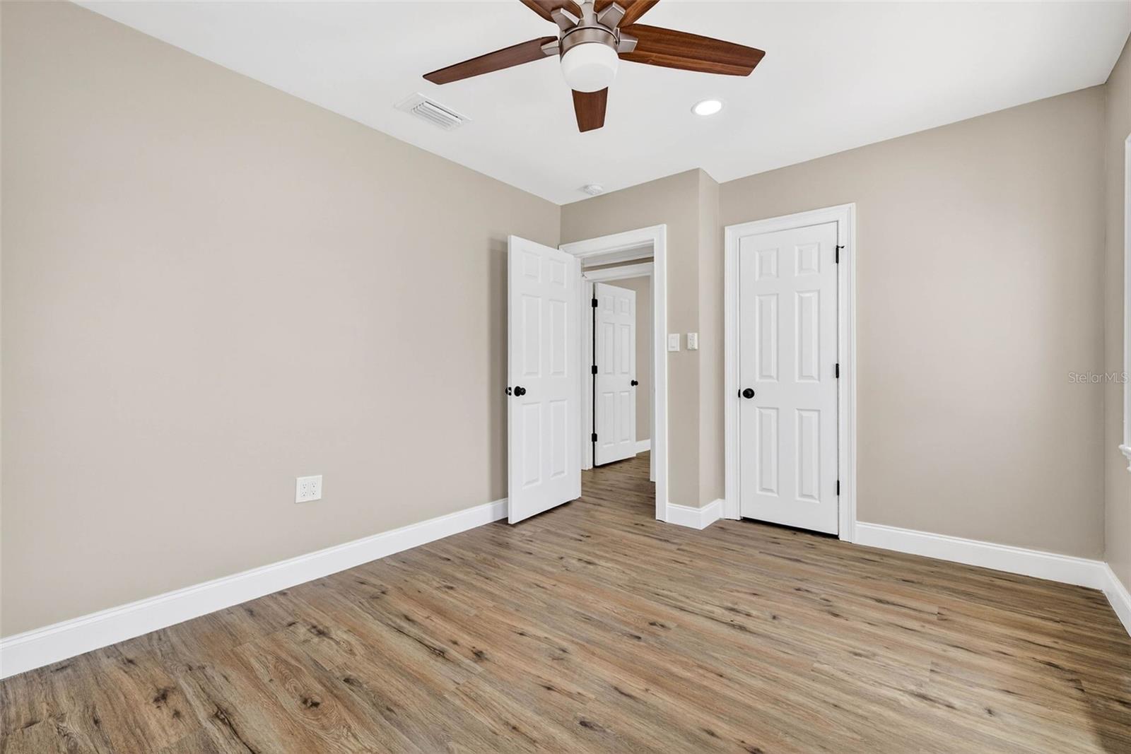 Image 27 of 67 For 3620 Tampa Circle