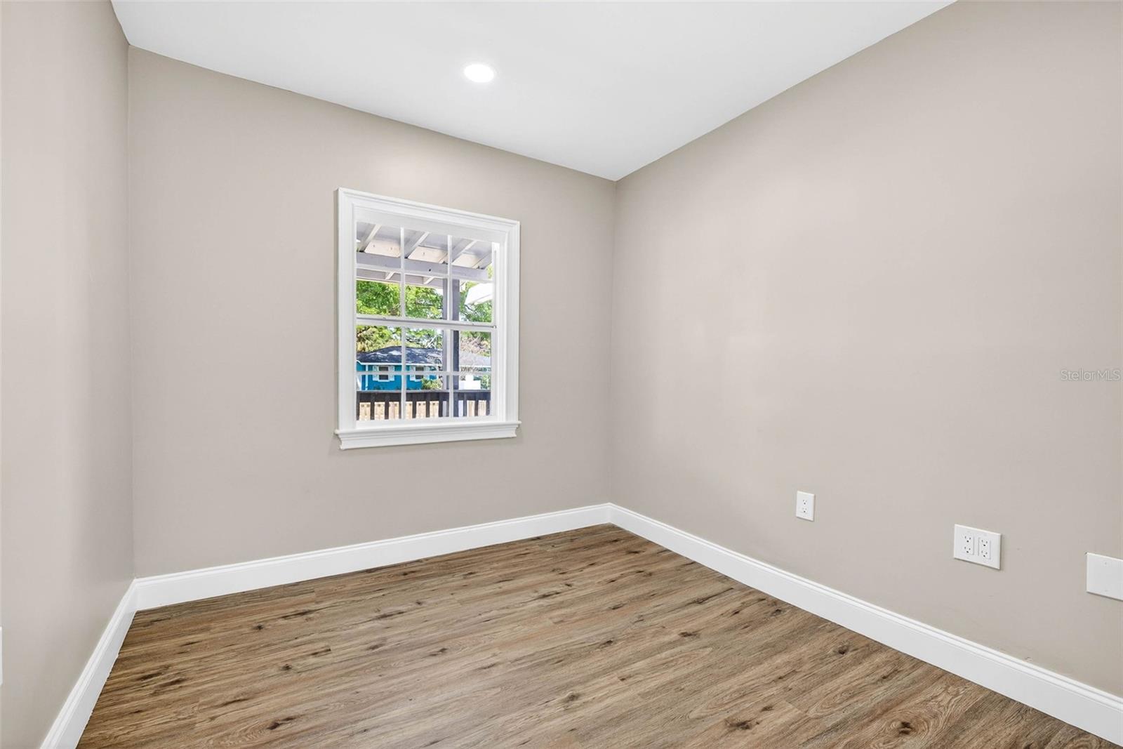 Image 28 of 67 For 3620 Tampa Circle