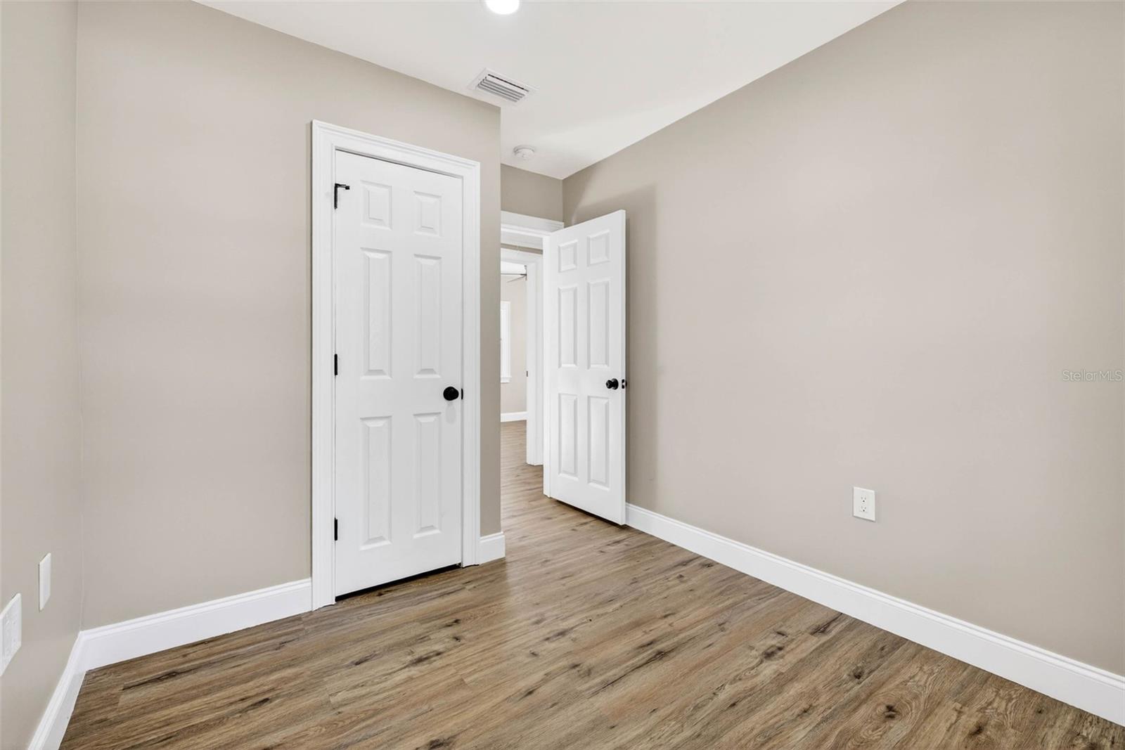 Image 29 of 67 For 3620 Tampa Circle