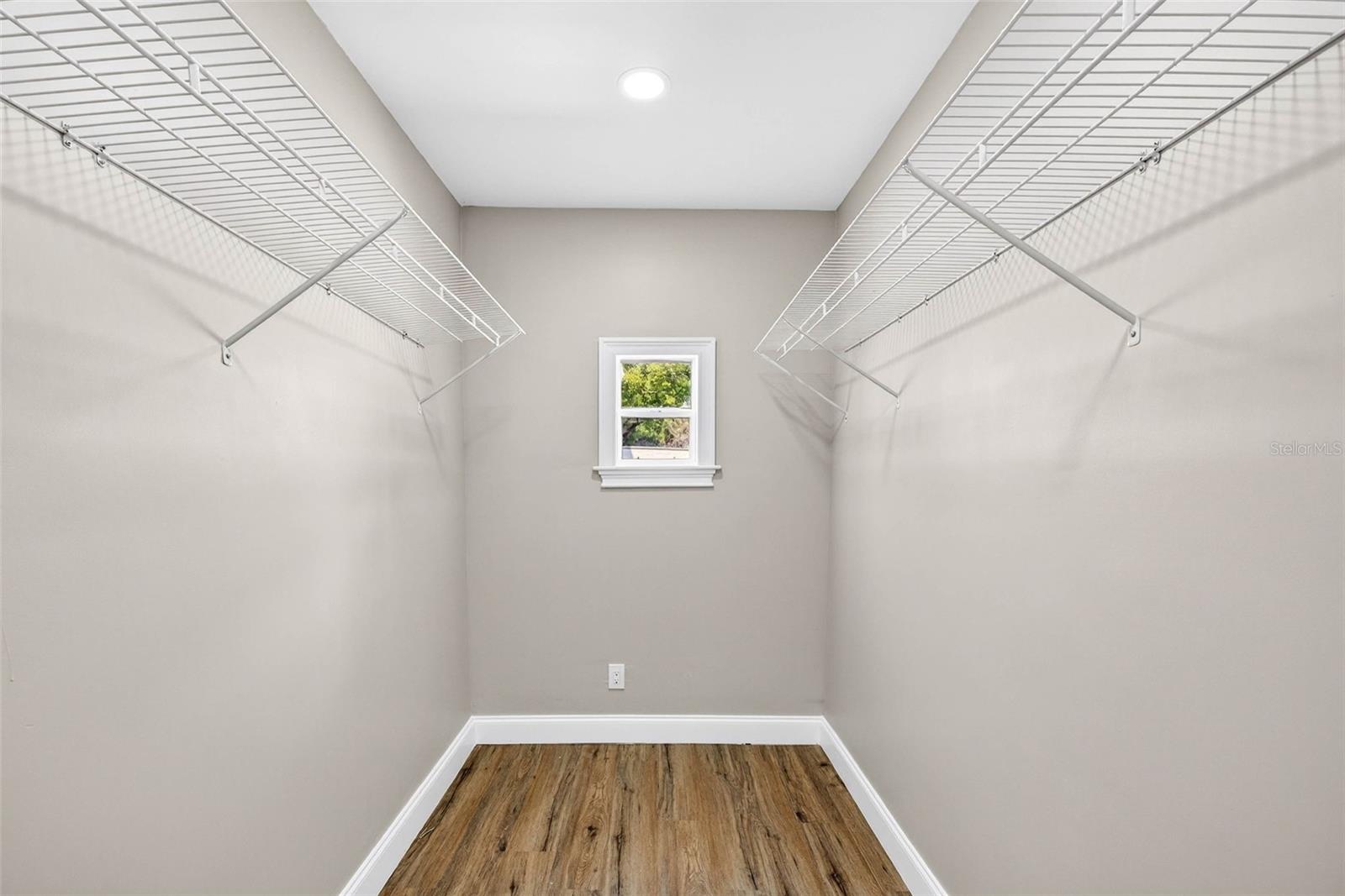 Image 36 of 67 For 3620 Tampa Circle