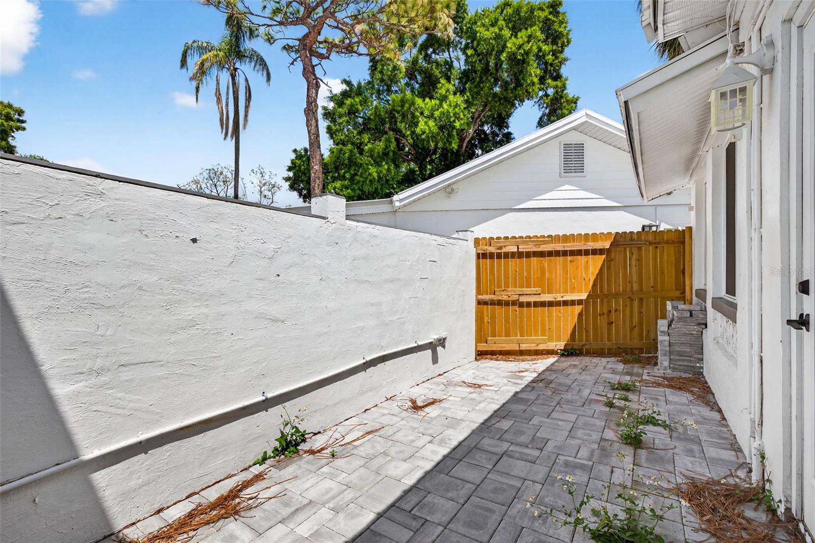 Image 37 of 67 For 3620 Tampa Circle