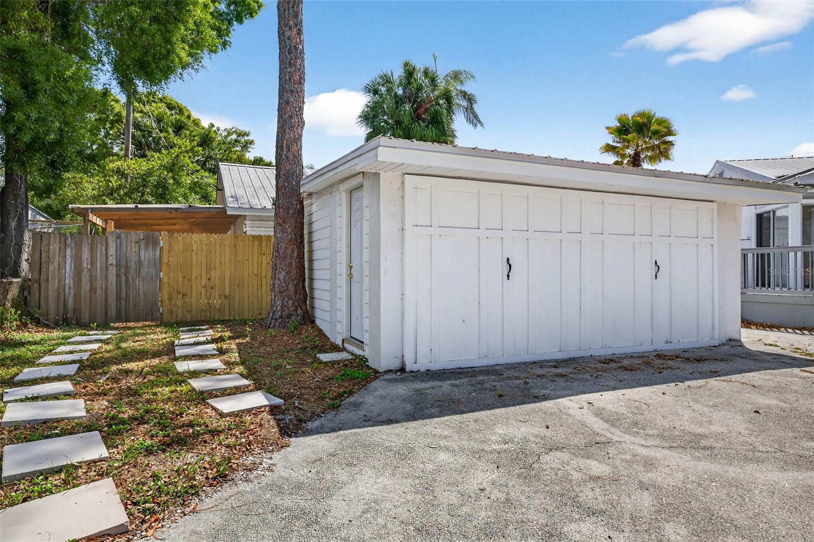 Image 44 of 67 For 3620 Tampa Circle