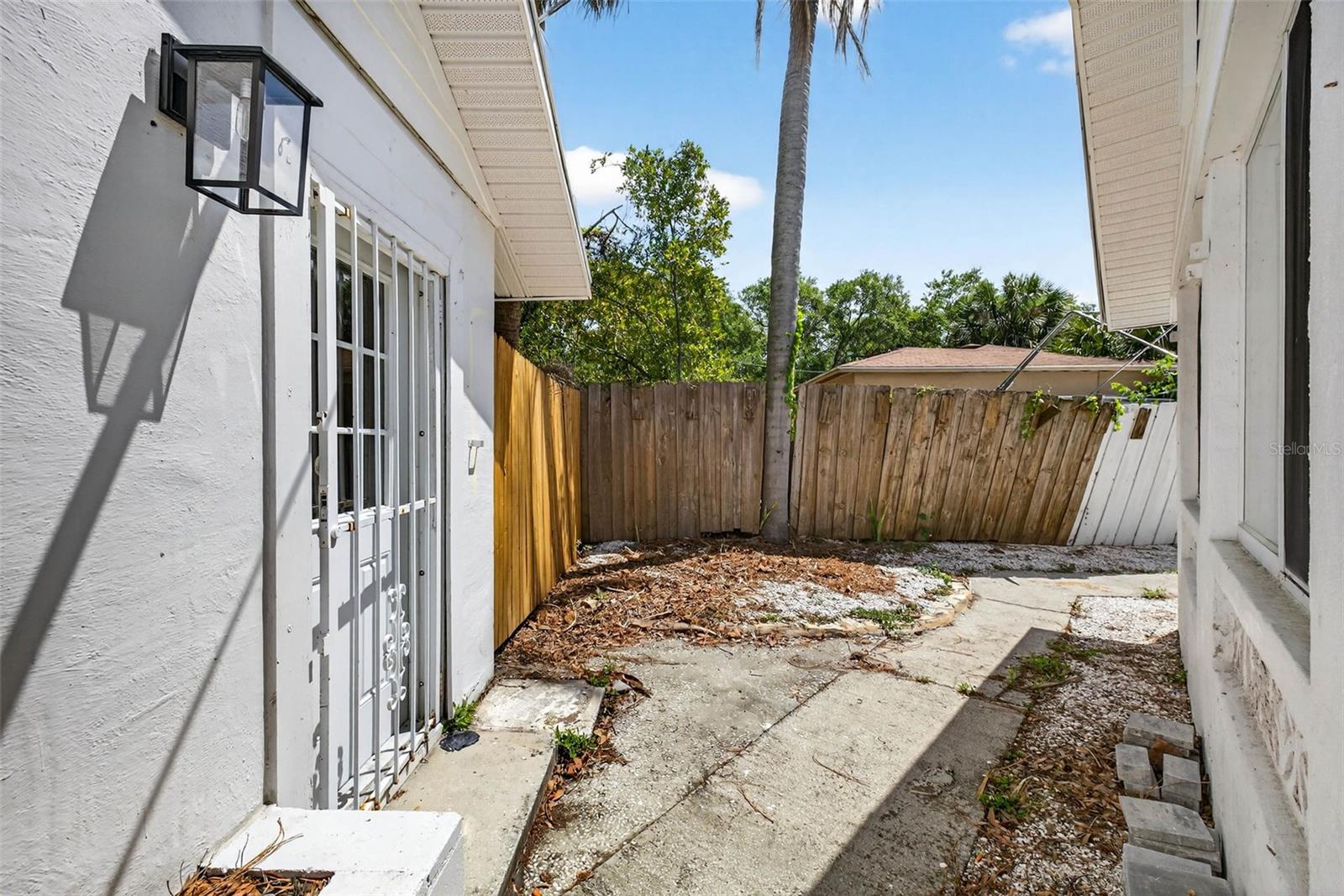 Image 46 of 67 For 3620 Tampa Circle