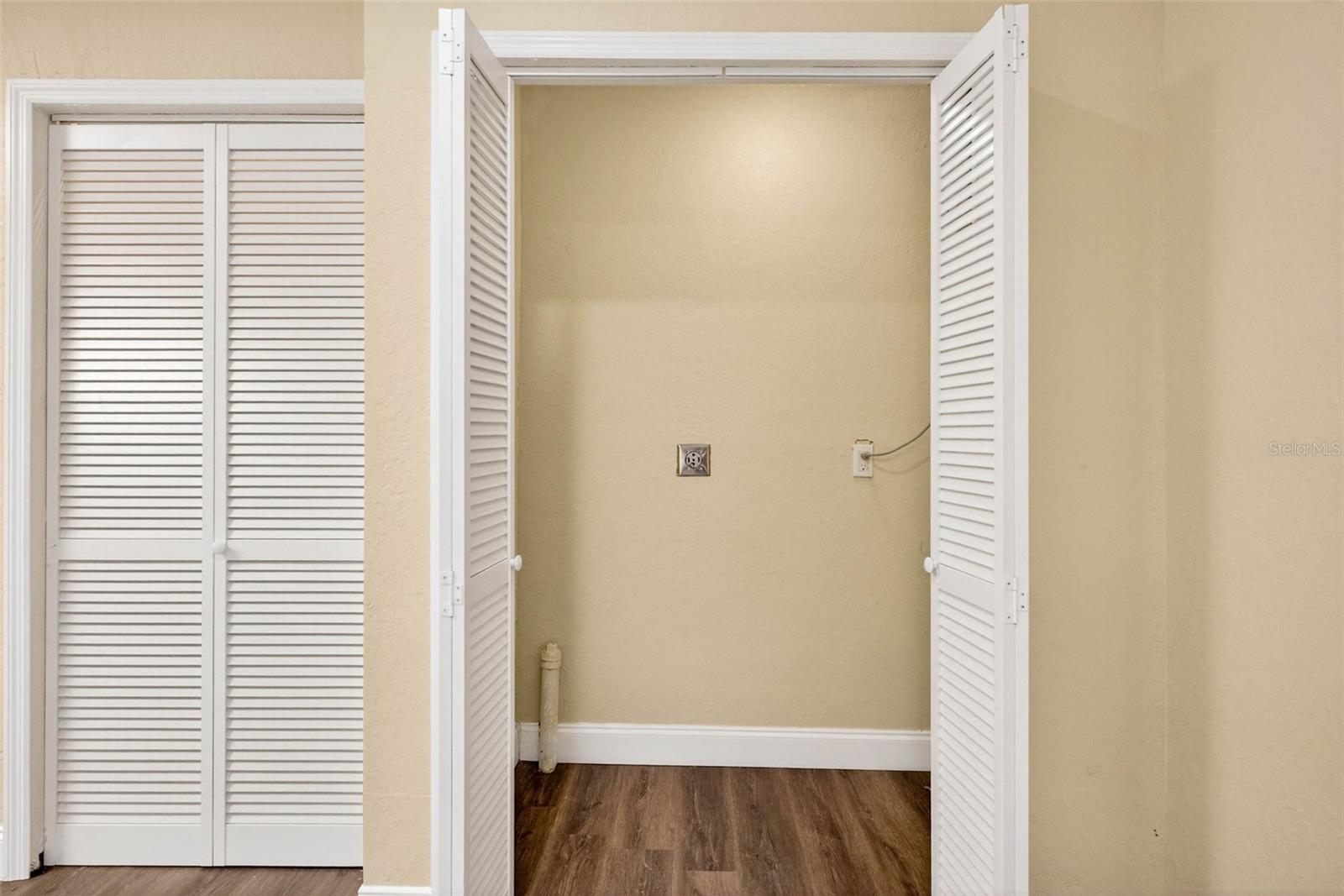 Image 53 of 67 For 3620 Tampa Circle