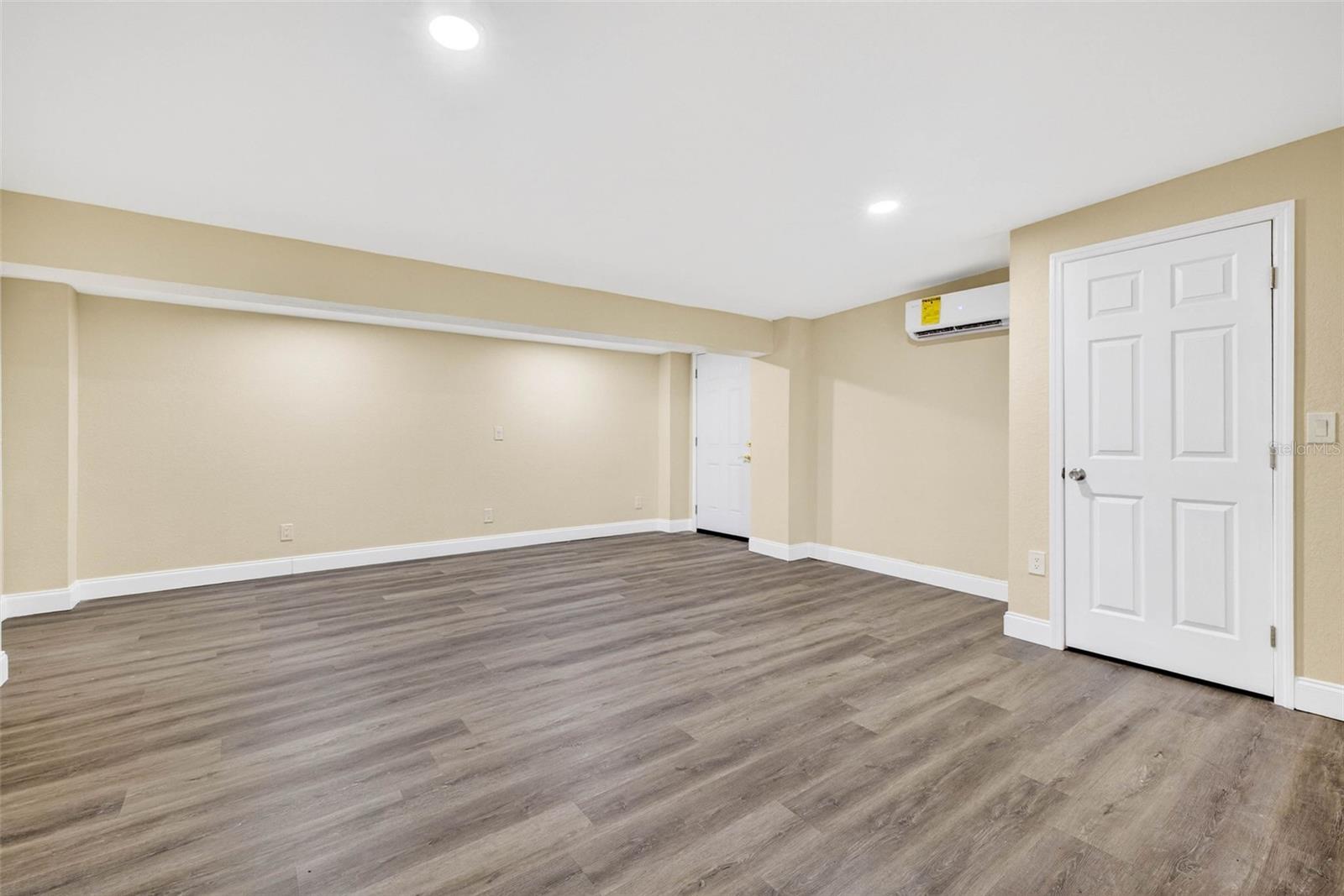 Image 54 of 67 For 3620 Tampa Circle