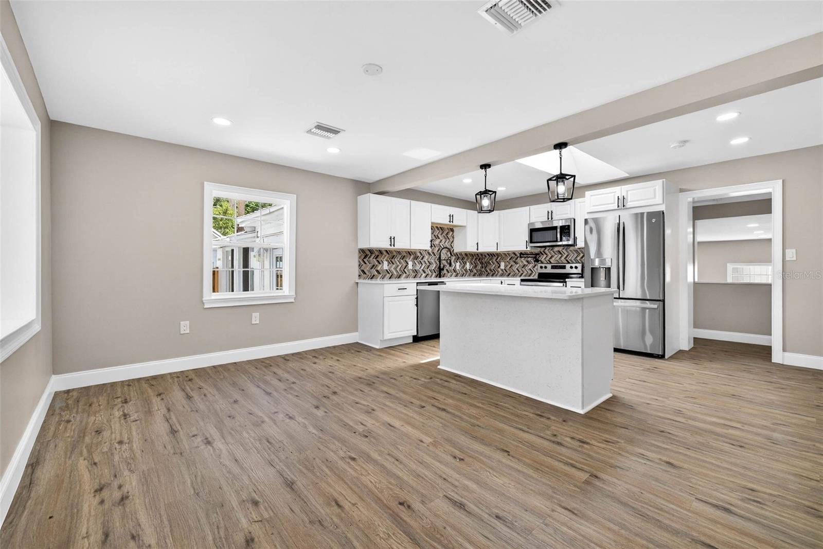 Image 9 of 67 For 3620 Tampa Circle