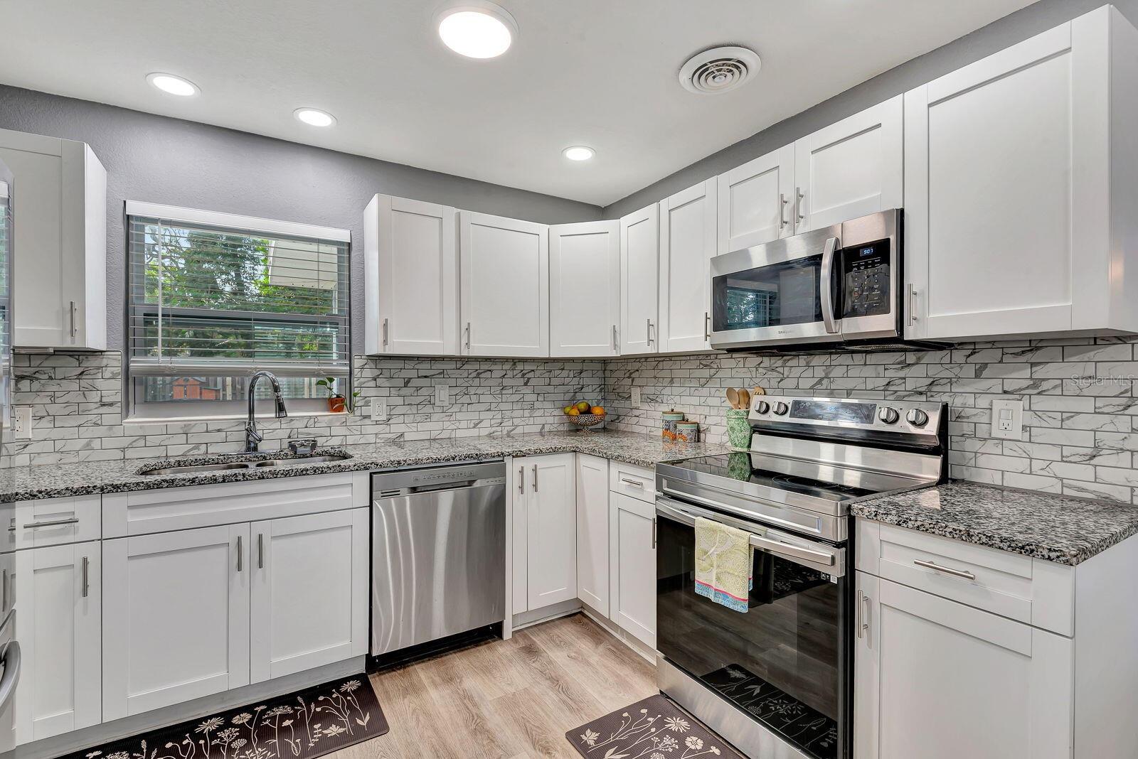 Image 17 of 47 For 2510 51st Avenue Terrace W