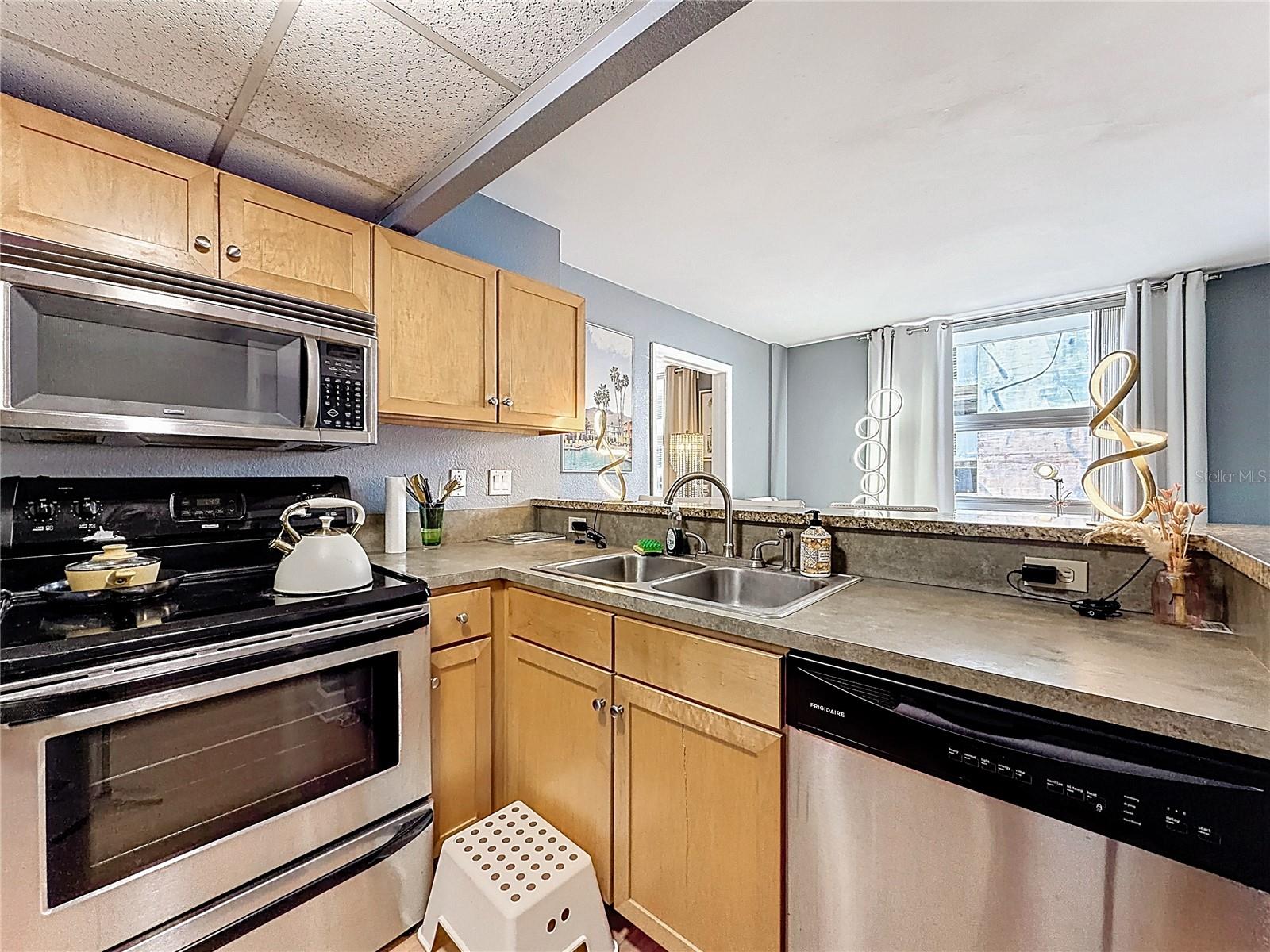 Image 10 of 51 For 151 Washington Street 611