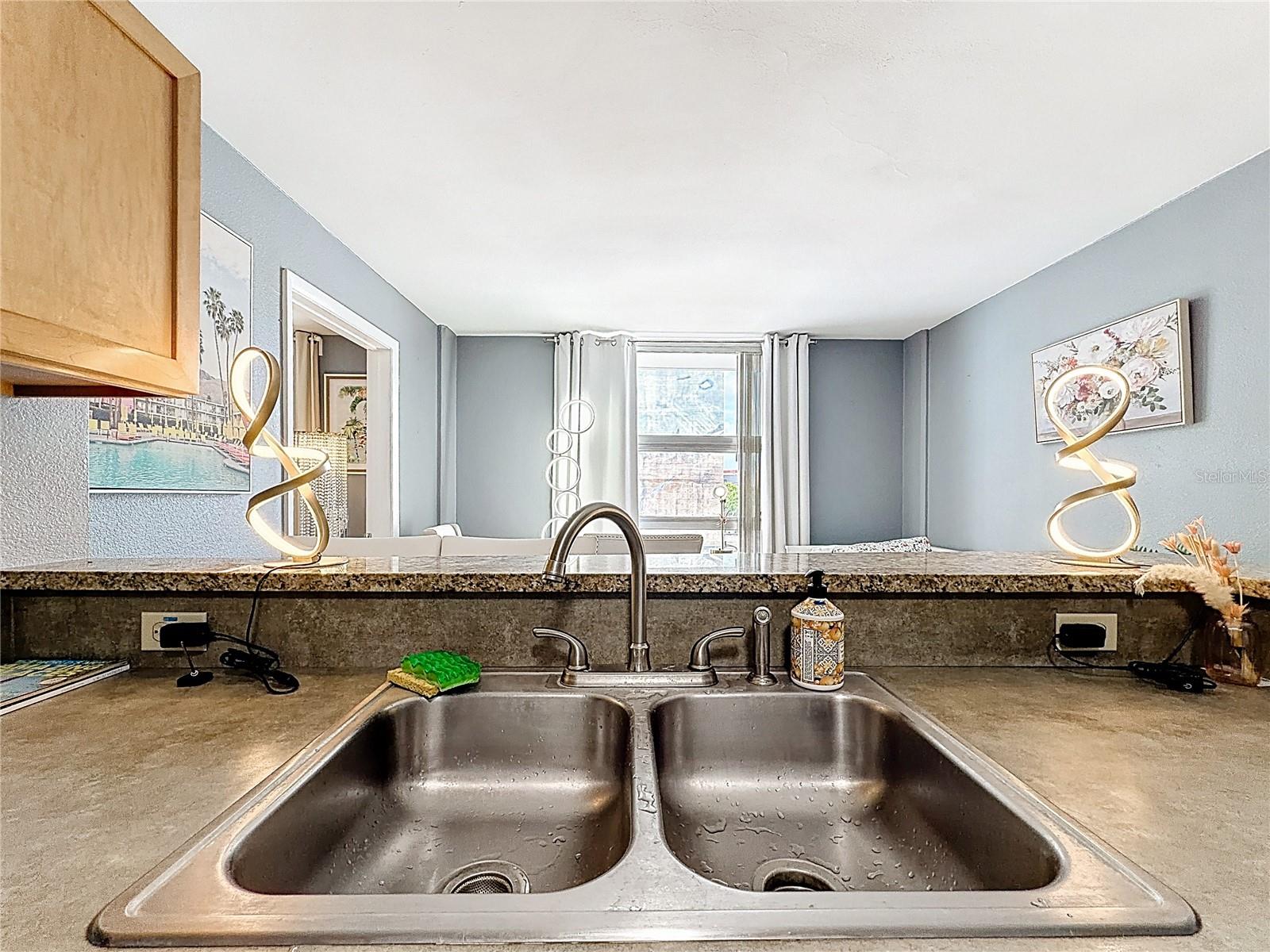 Image 12 of 51 For 151 Washington Street 611