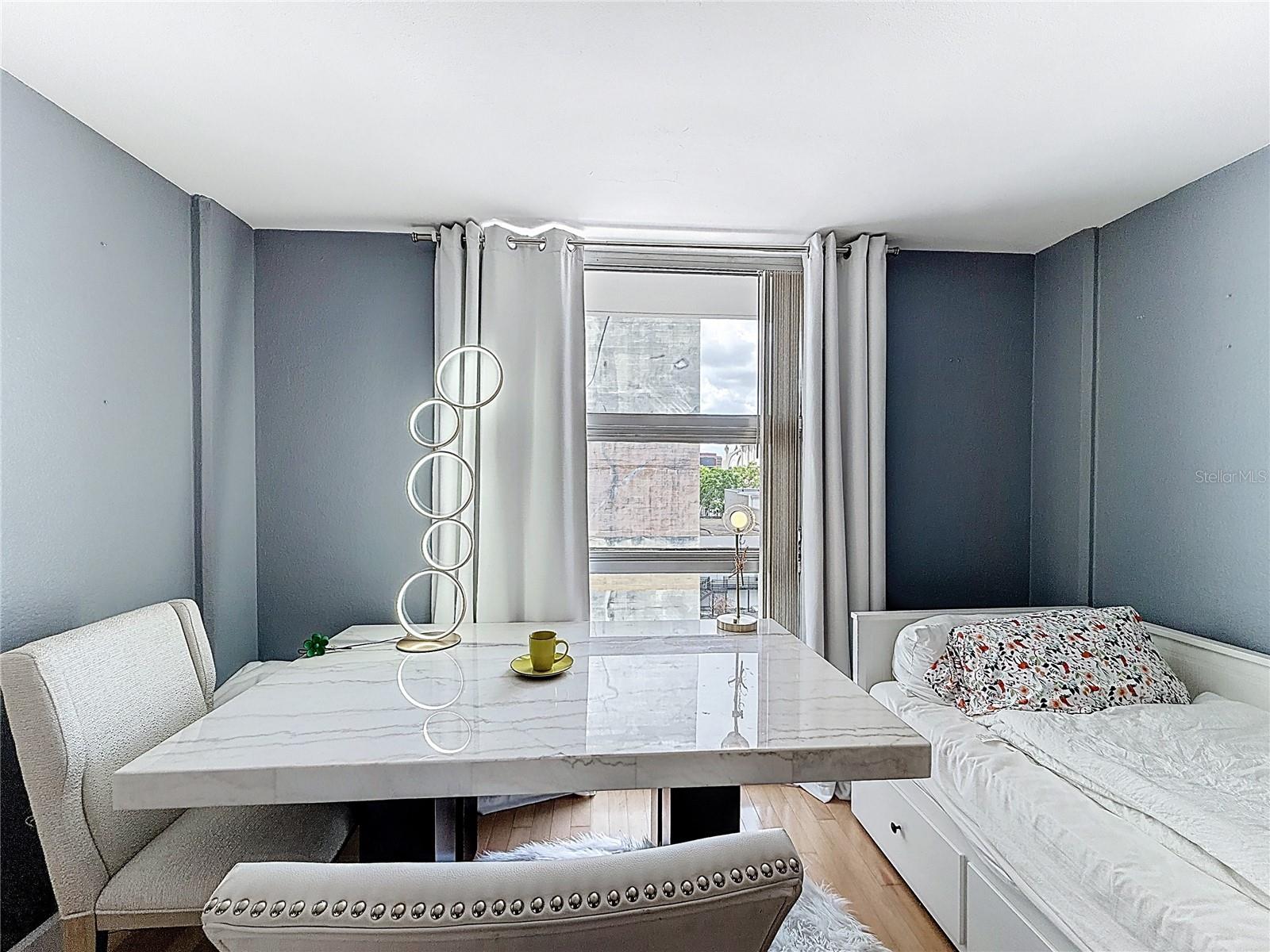 Image 18 of 51 For 151 Washington Street 611