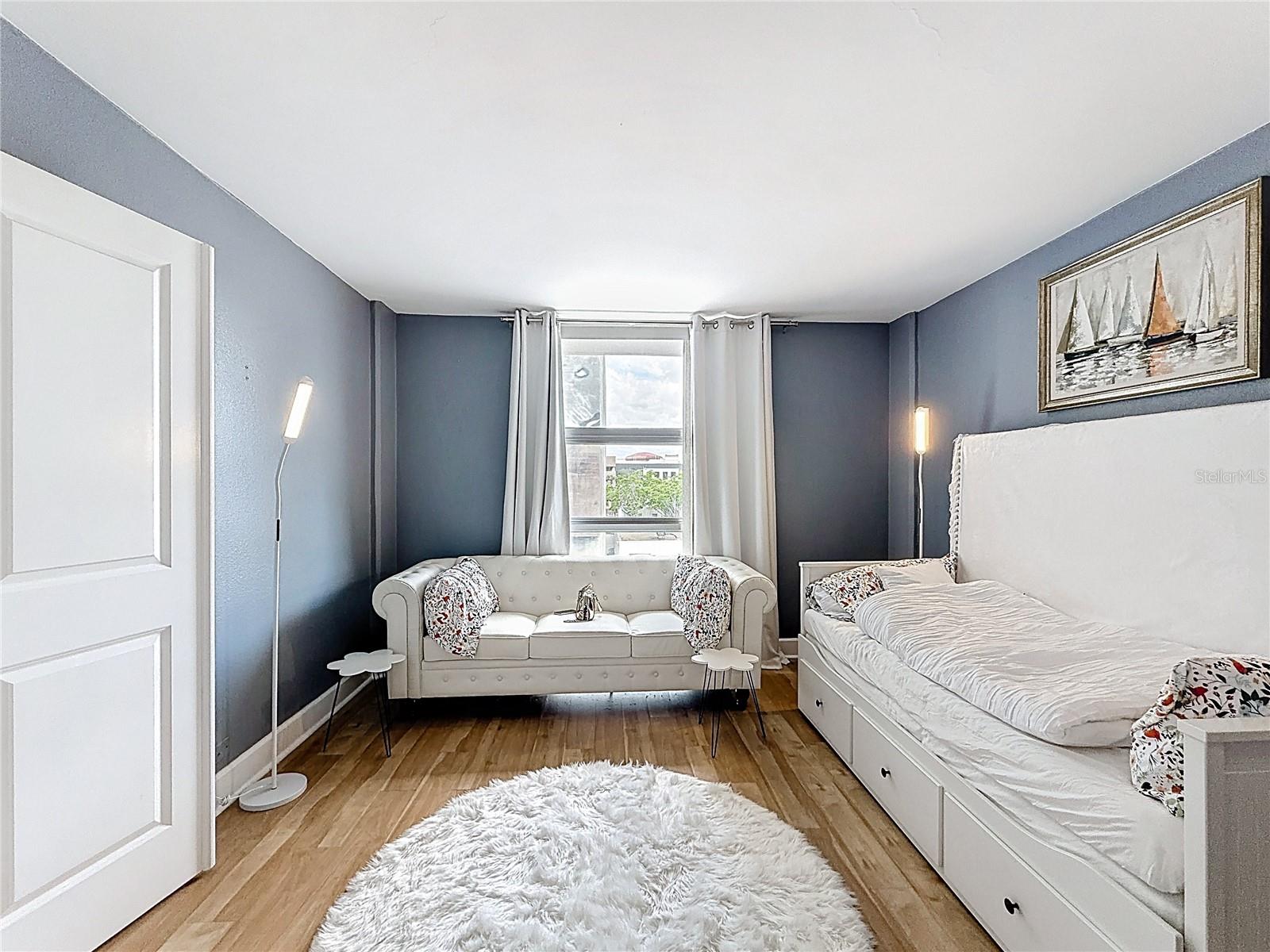 Image 23 of 51 For 151 Washington Street 611