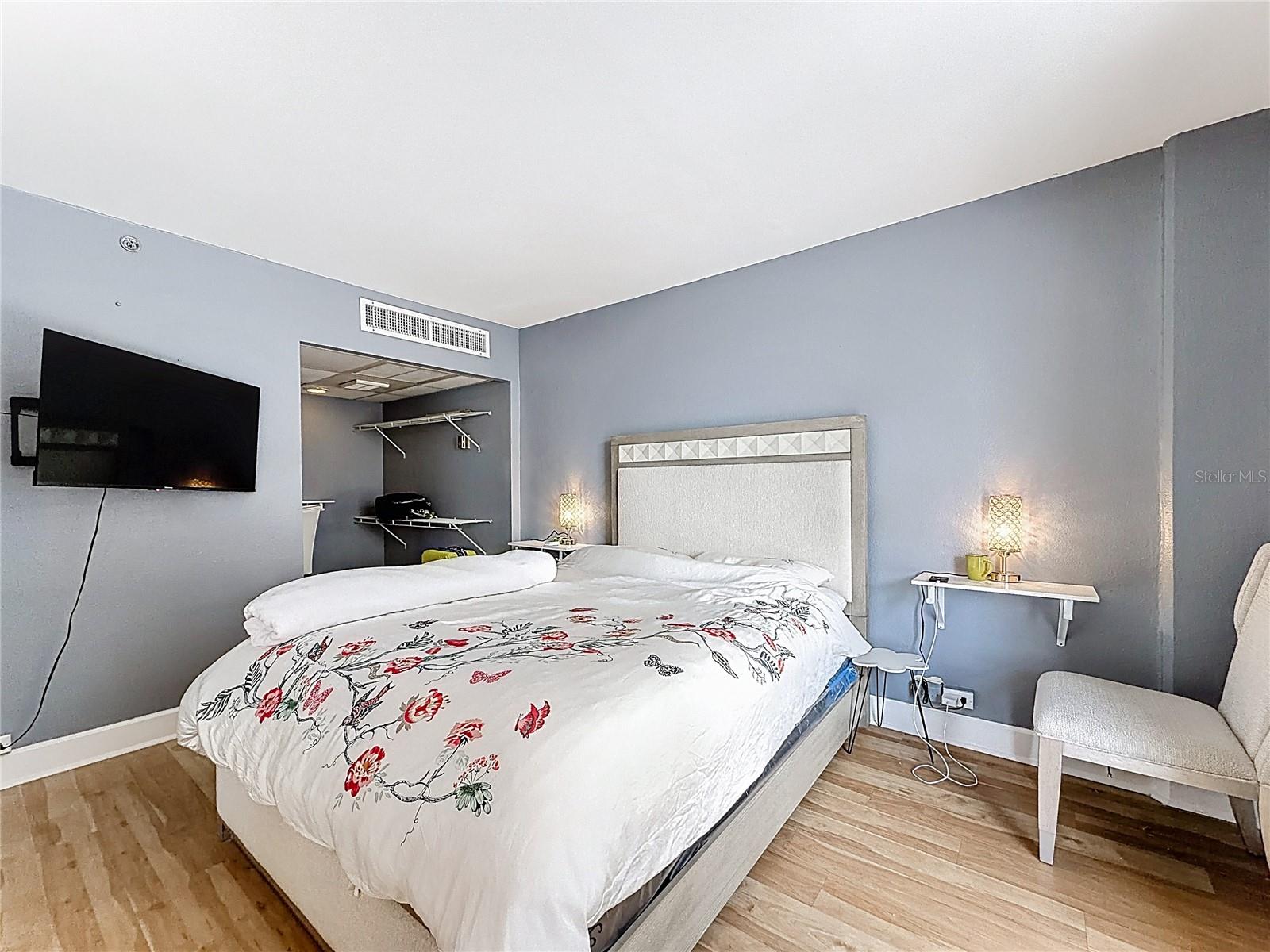 Image 27 of 51 For 151 Washington Street 611