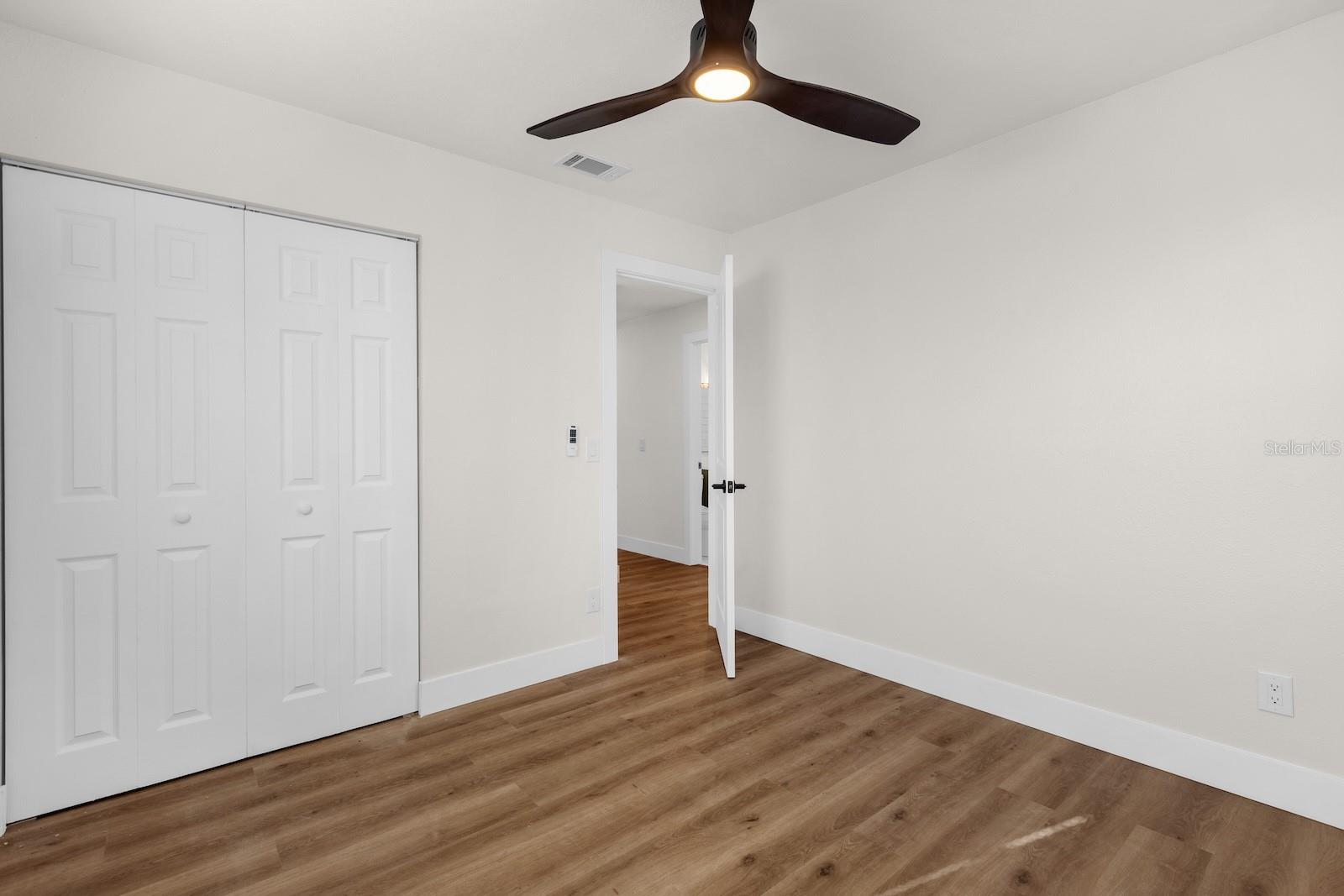 Image 12 of 18 For 206 Woodmere Boulevard