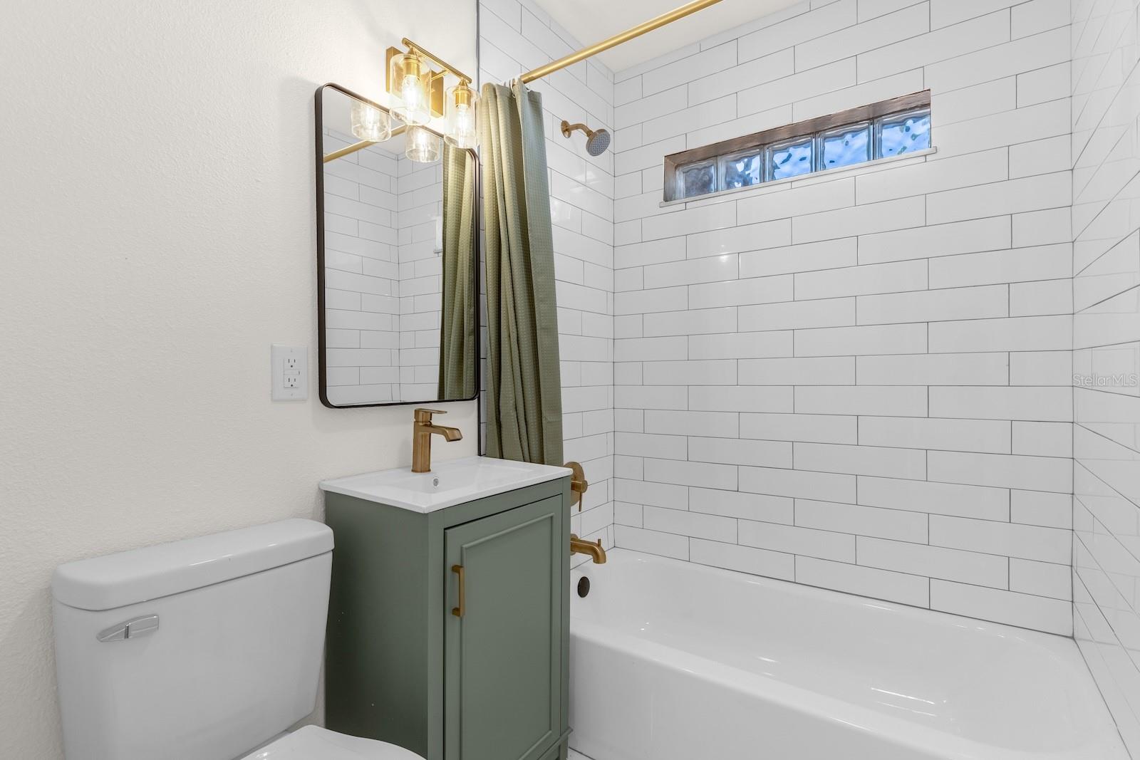 Image 9 of 18 For 206 Woodmere Boulevard