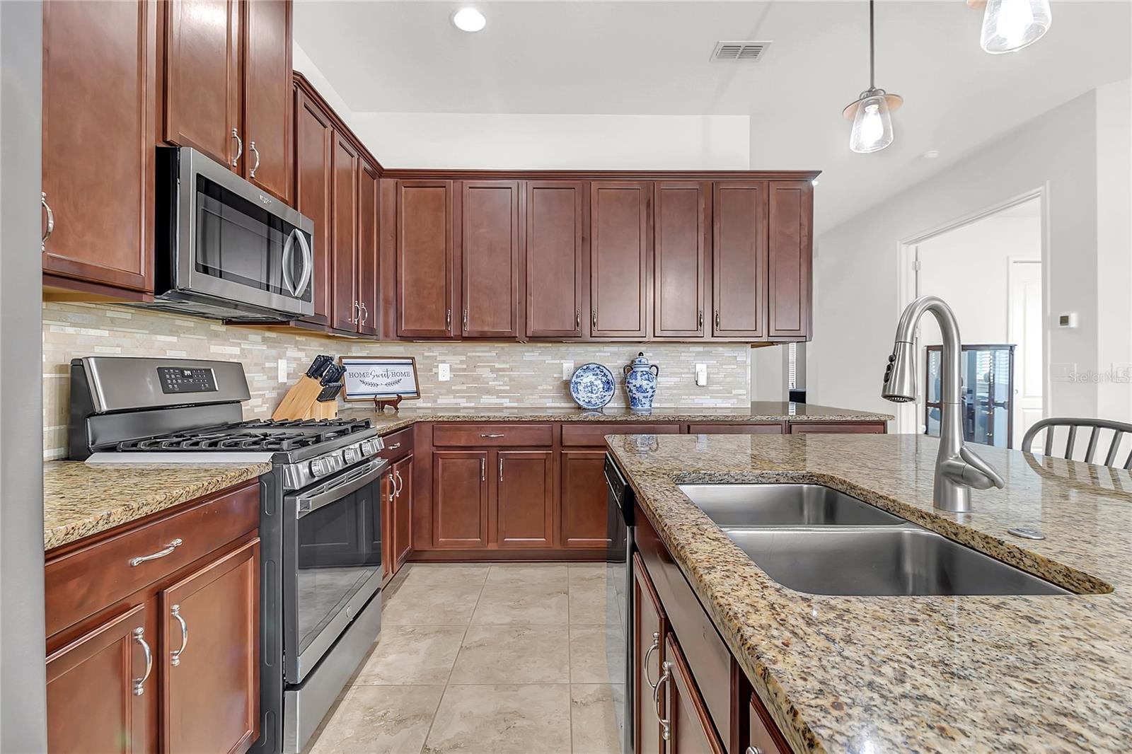 Image 7 of 39 For 5017 Fountainwood Drive