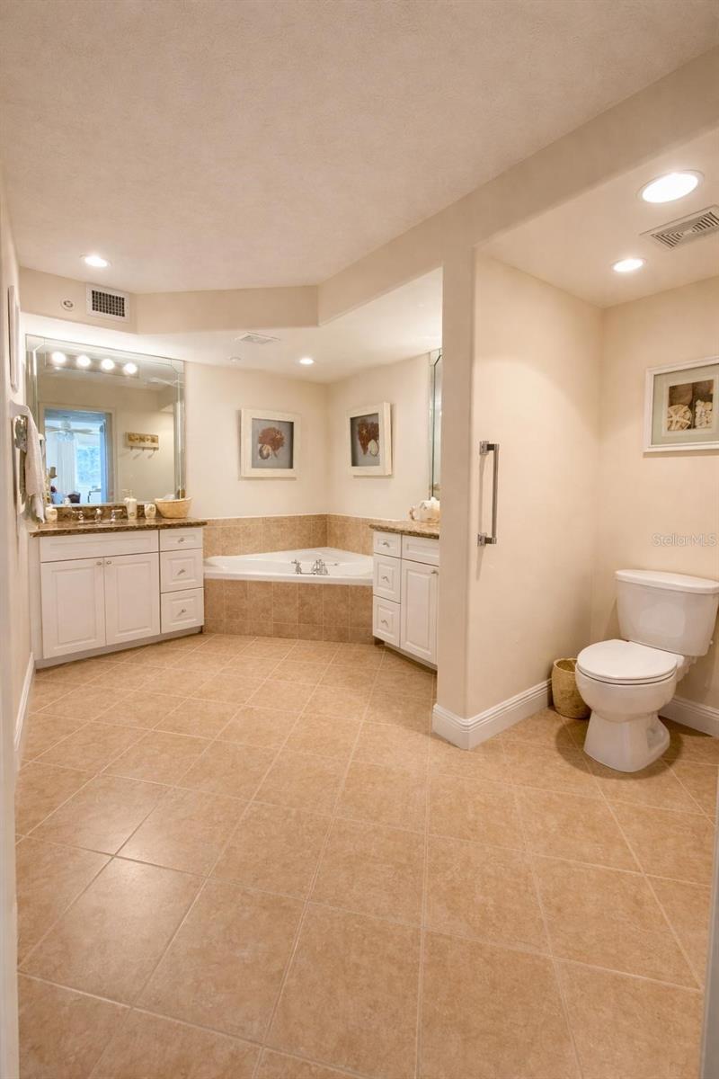 Image 13 of 57 For 420 Harding Avenue 301