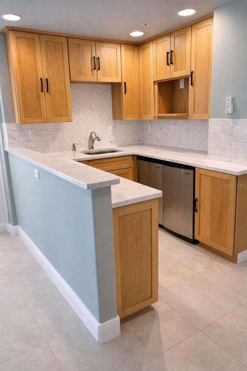 Image 41 of 57 For 420 Harding Avenue 301