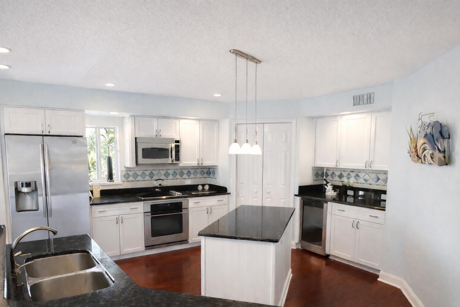 Image 6 of 57 For 420 Harding Avenue 301