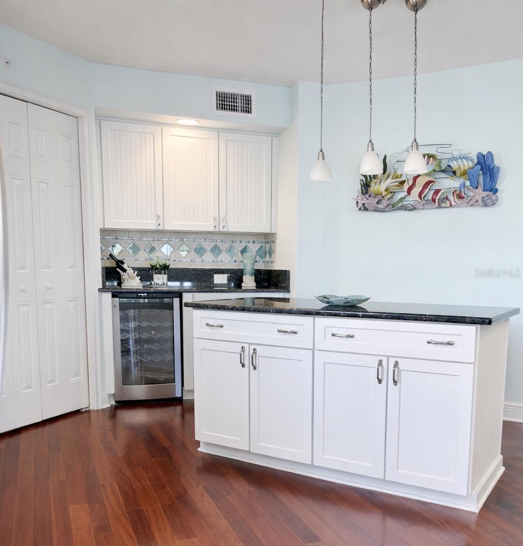 Image 7 of 57 For 420 Harding Avenue 301