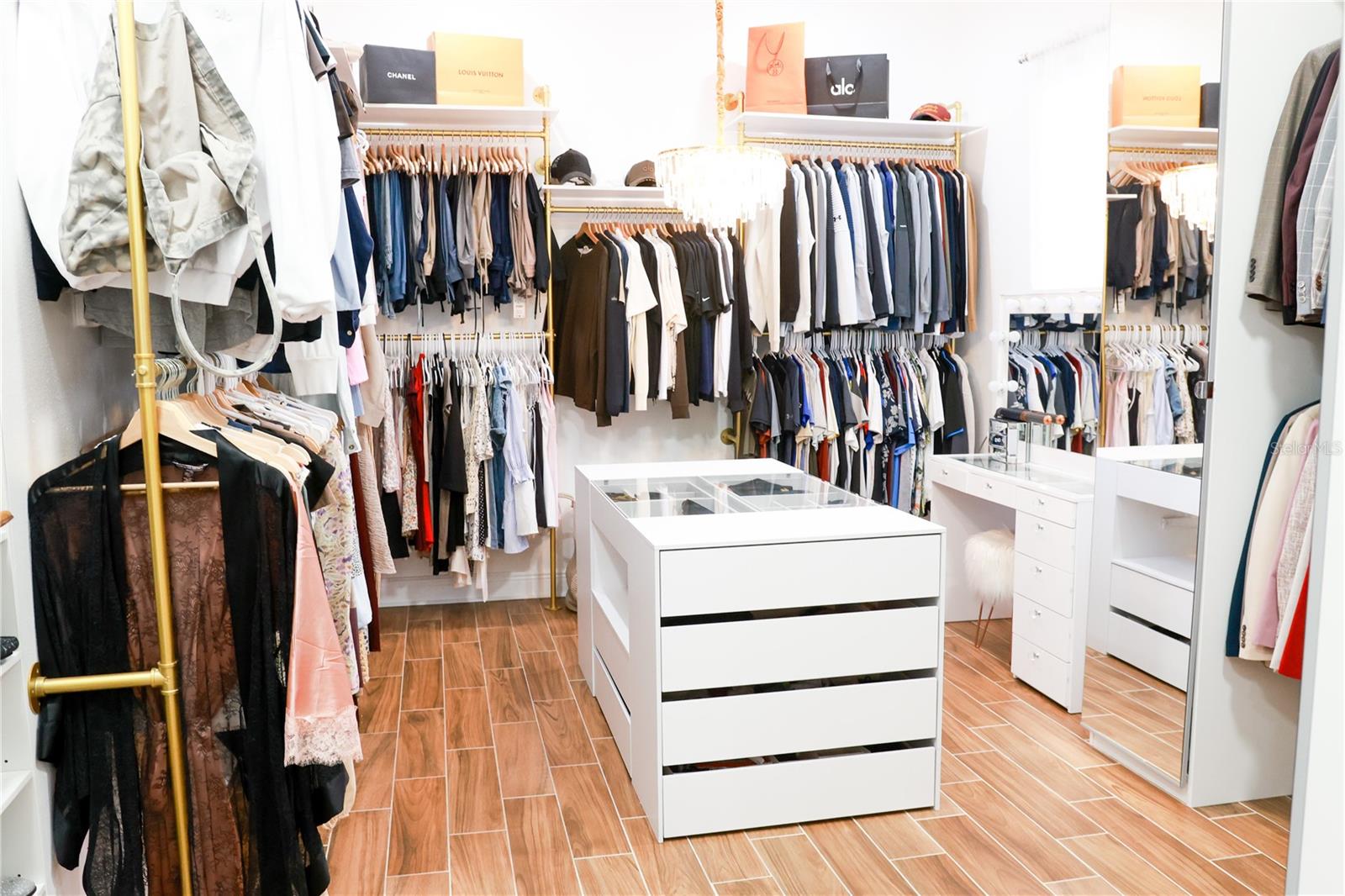 Image 14 of 37 For 4207 Flora Vista Drive