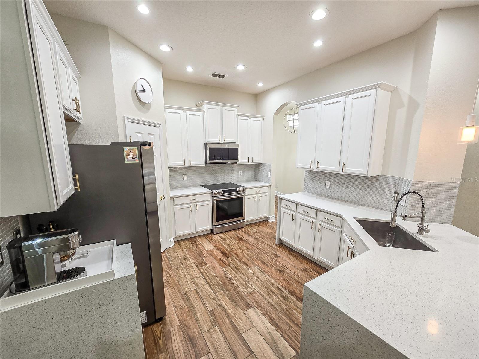 Image 18 of 37 For 4207 Flora Vista Drive