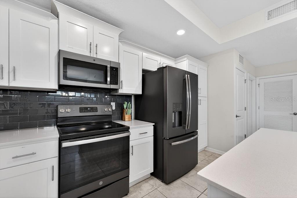 Image 14 of 43 For 3141 Paradox Circle 201