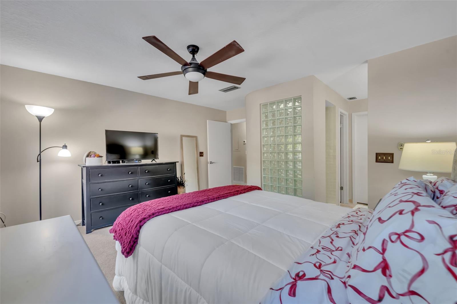 Image 22 of 33 For 1000 Winderley Place 239