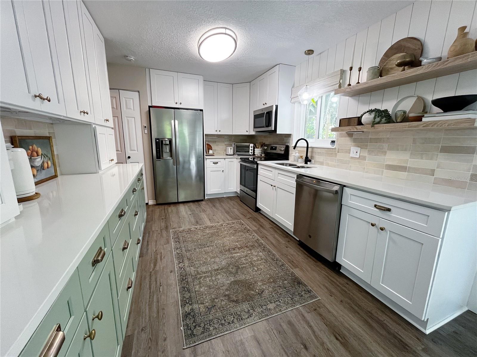 Image 5 of 13 For 16 Raintree Court