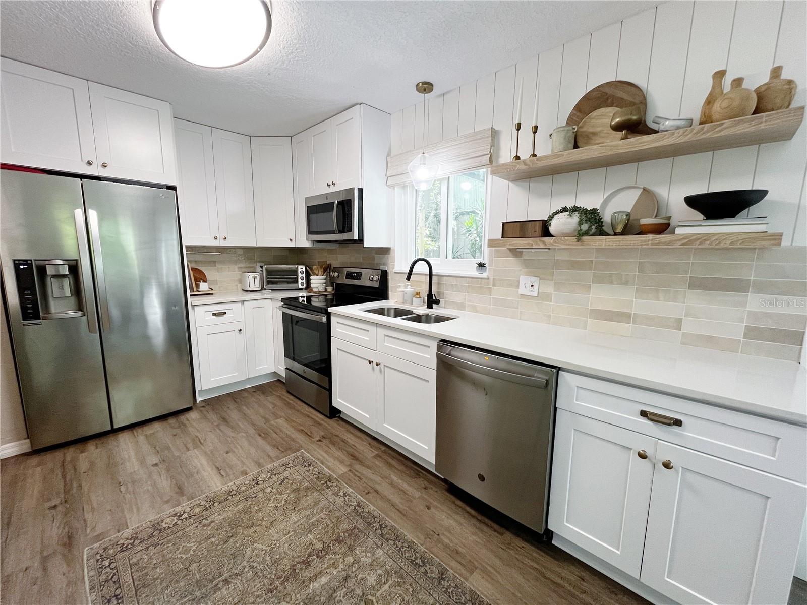 Image 6 of 13 For 16 Raintree Court