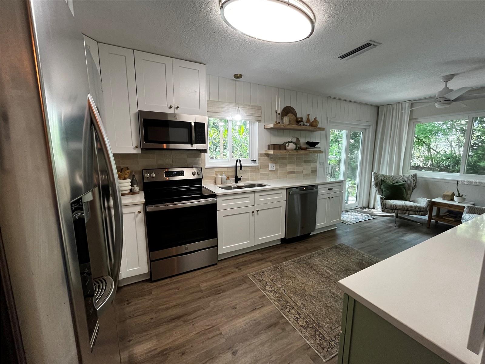 Image 7 of 13 For 16 Raintree Court