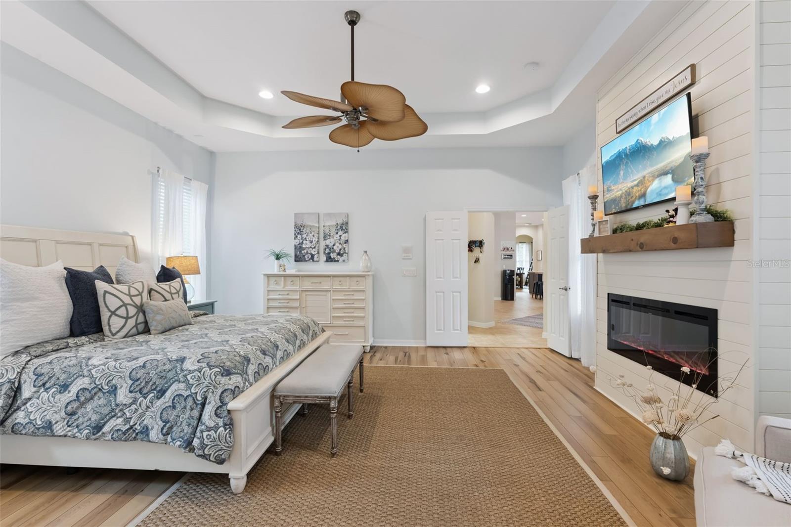 Image 27 of 60 For 420 Park Lake Drive