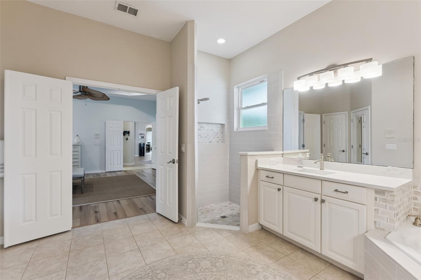 Image 36 of 60 For 420 Park Lake Drive