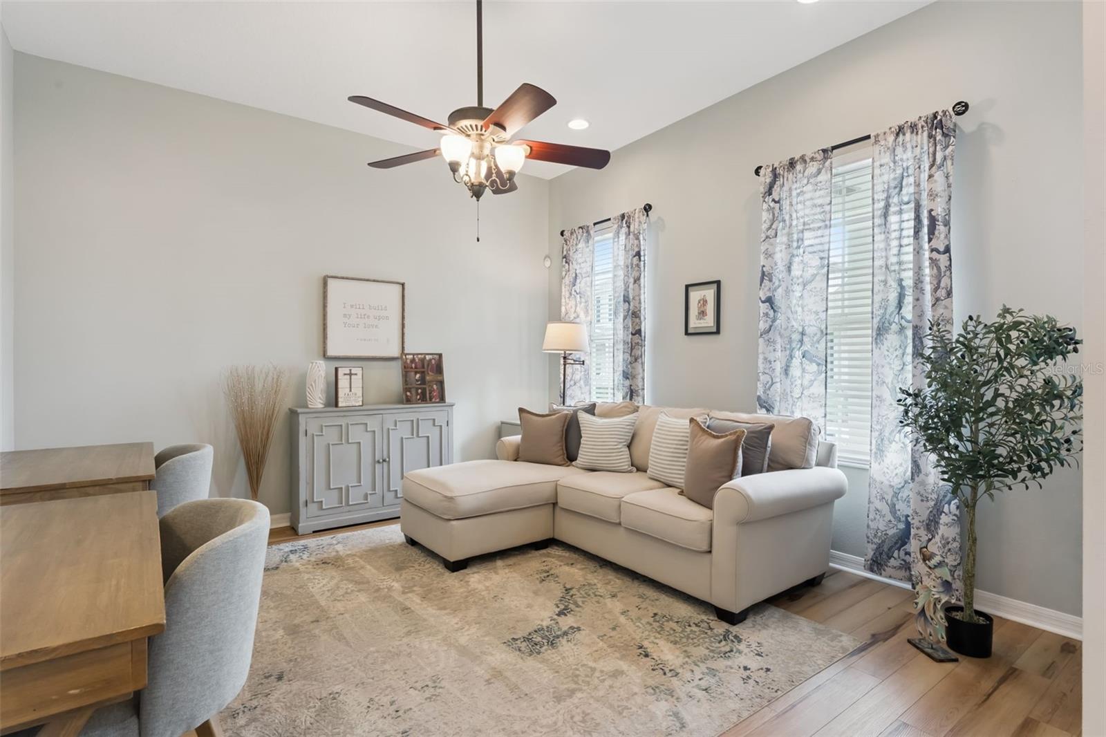 Image 8 of 60 For 420 Park Lake Drive