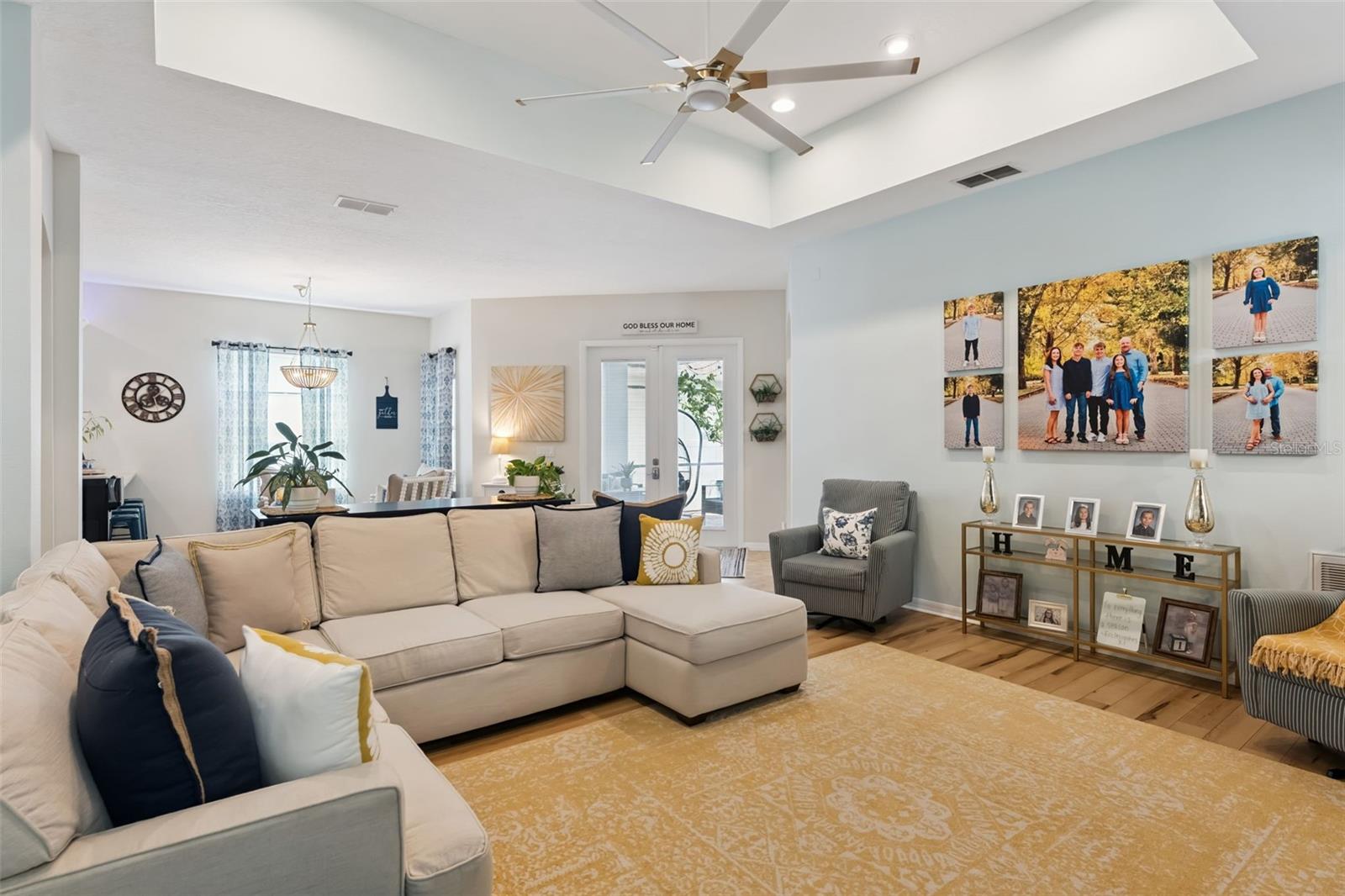 Image 9 of 60 For 420 Park Lake Drive