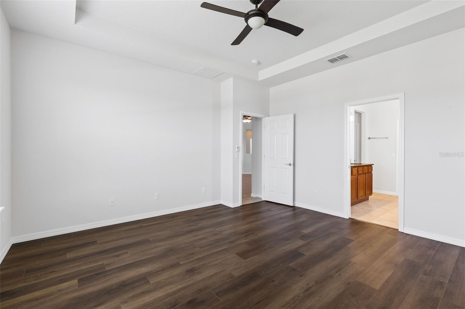 Image 21 of 39 For 30139 Hackney Loop