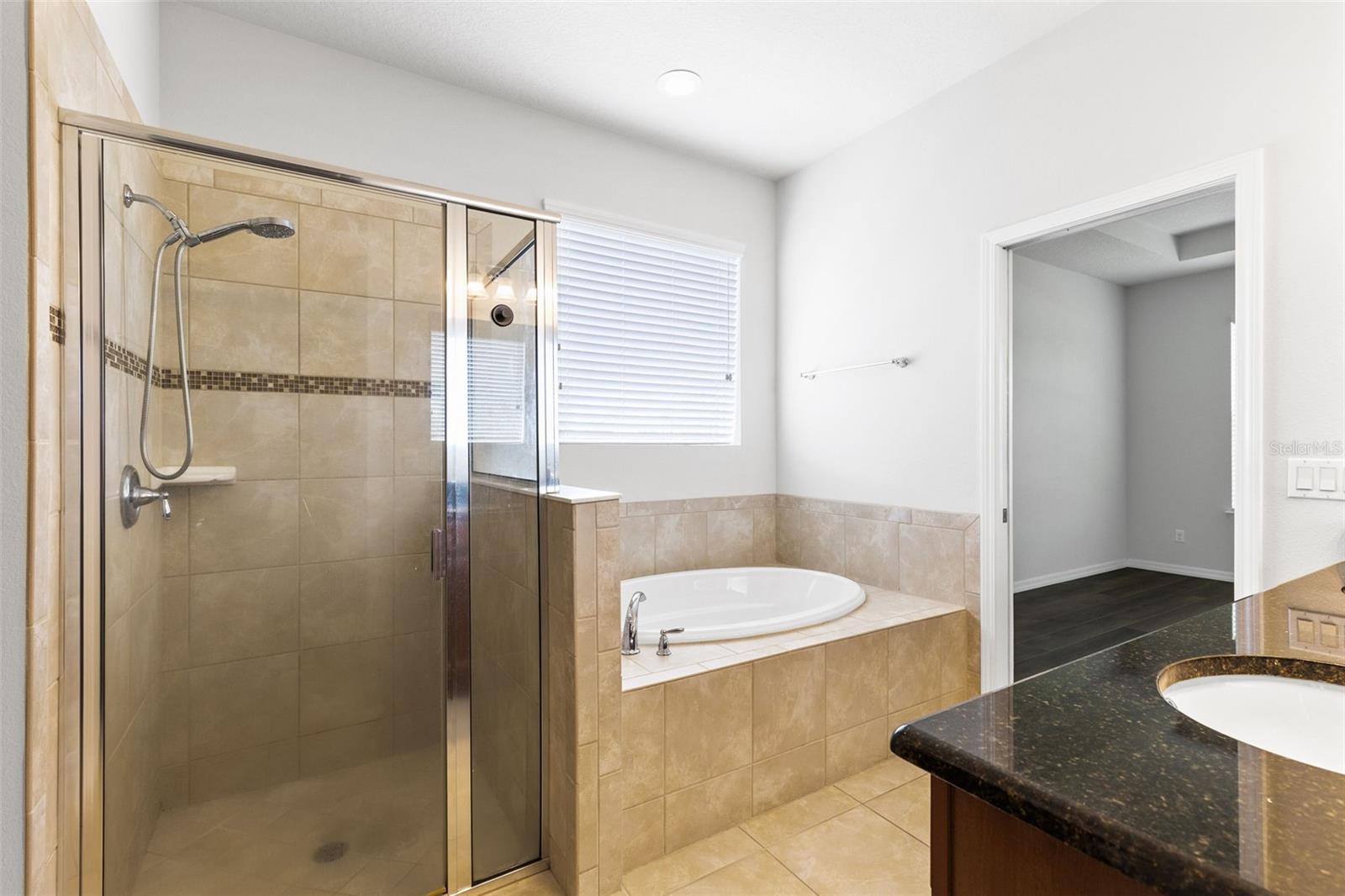 Image 23 of 39 For 30139 Hackney Loop