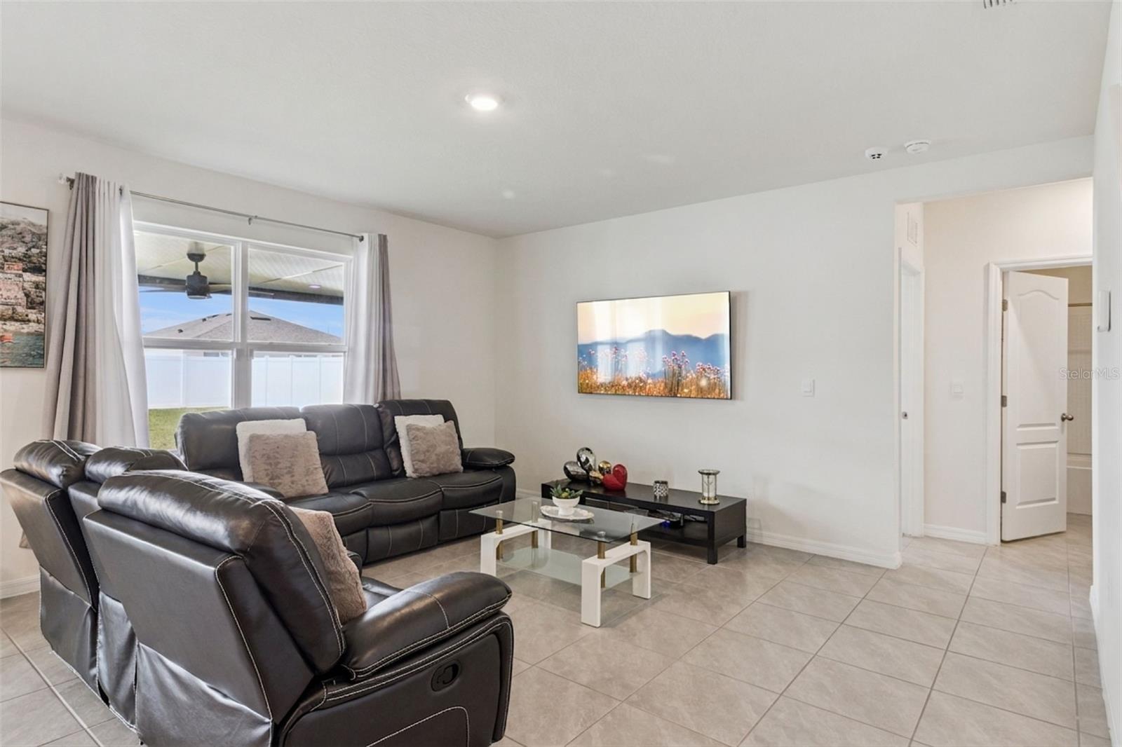 Image 11 of 45 For 3914 Resting Robin Avenue