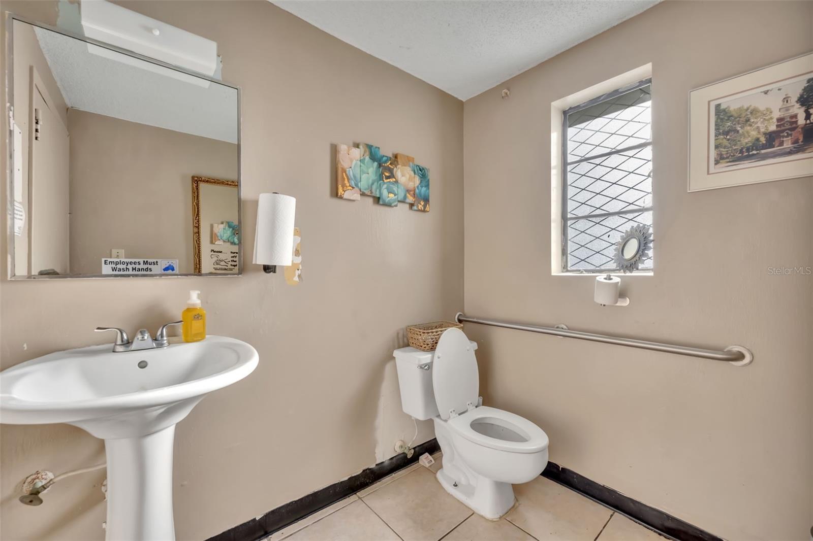 Image 22 of 72 For 2200 Volusia Avenue