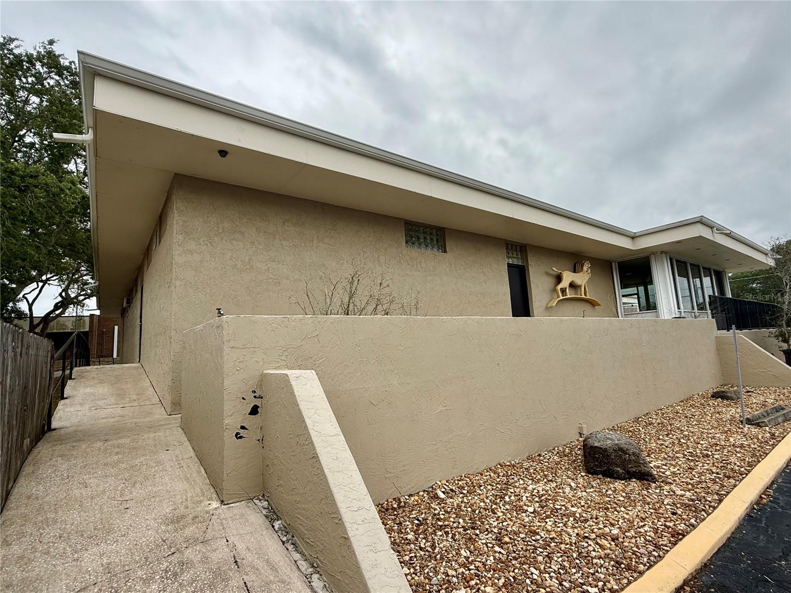 Image 12 of 71 For 220 Coral Sands Drive