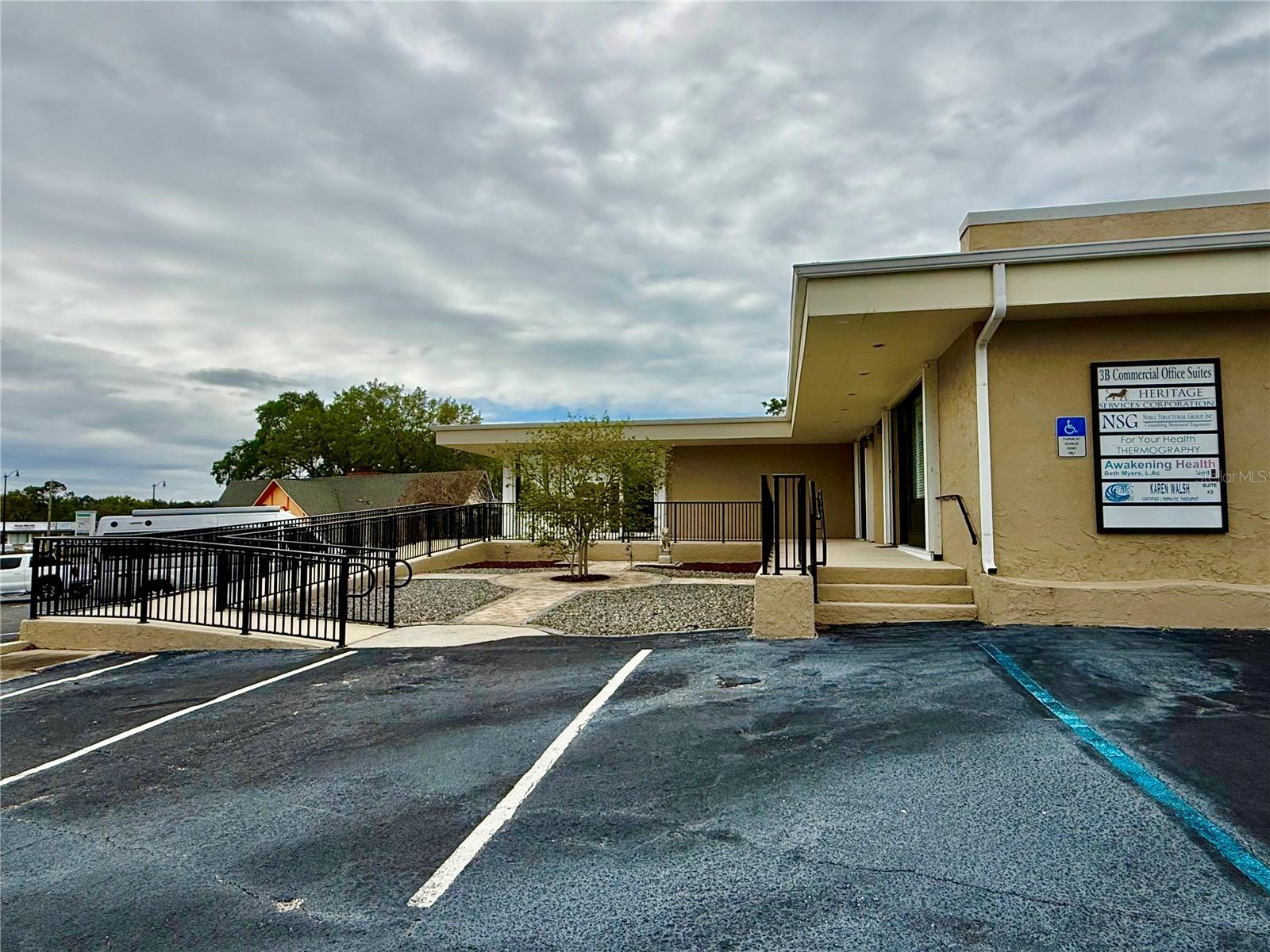 Image 3 of 71 For 220 Coral Sands Drive