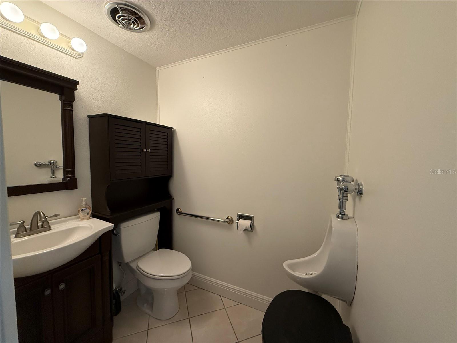 Image 39 of 71 For 220 Coral Sands Drive