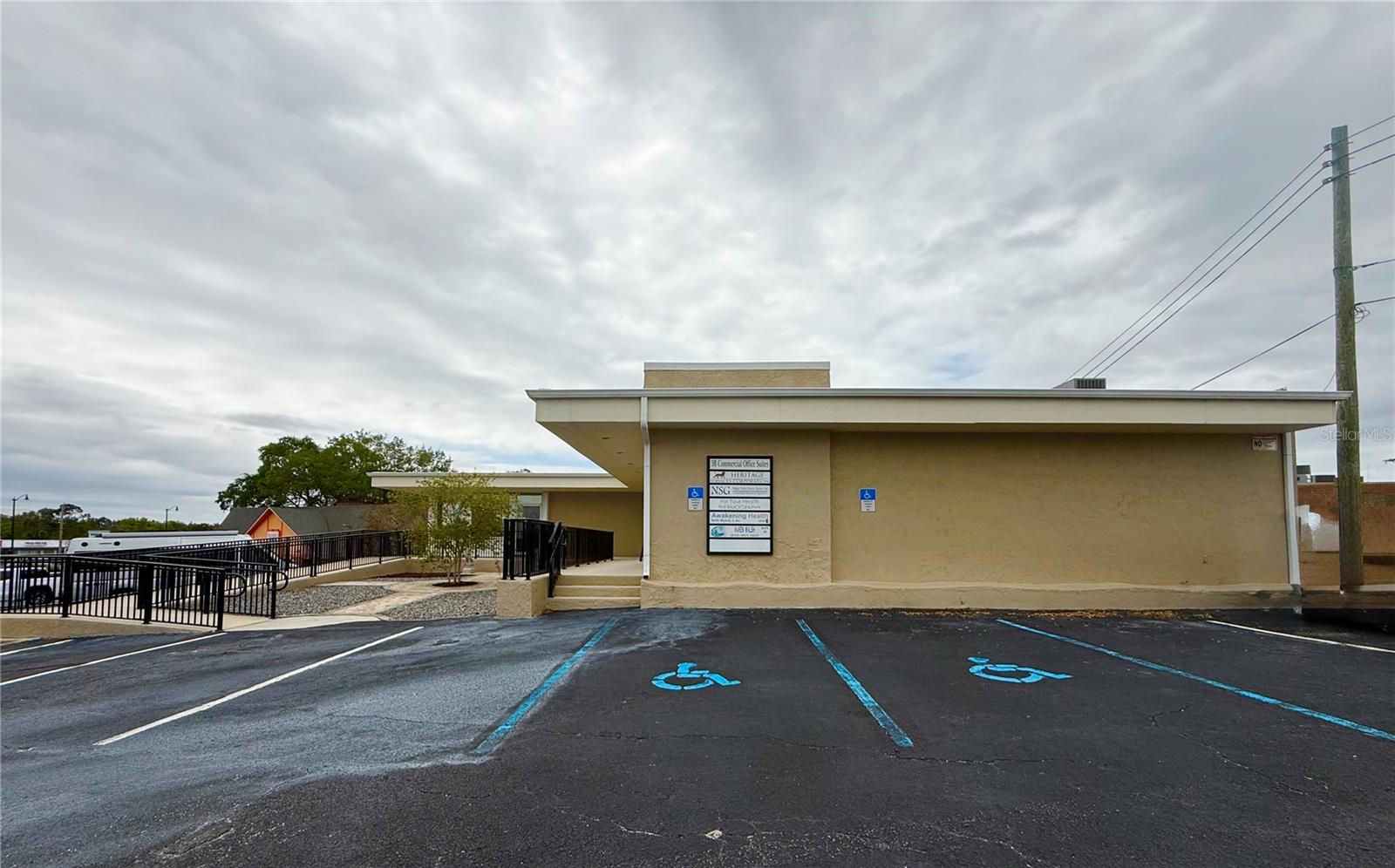 Image 4 of 71 For 220 Coral Sands Drive