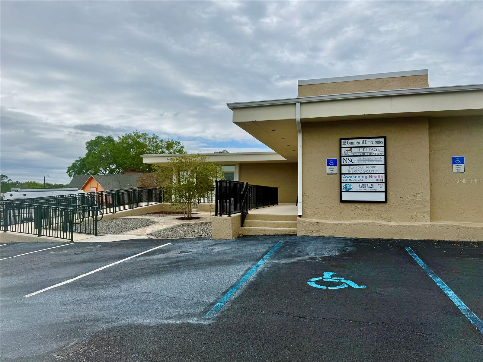 Image 5 of 71 For 220 Coral Sands Drive