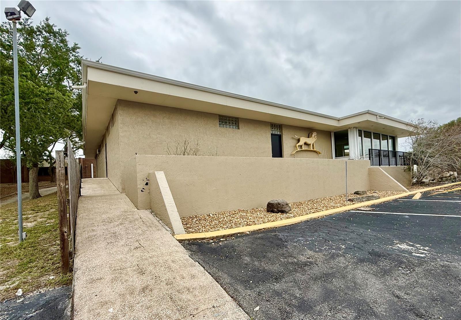 Image 7 of 71 For 220 Coral Sands Drive