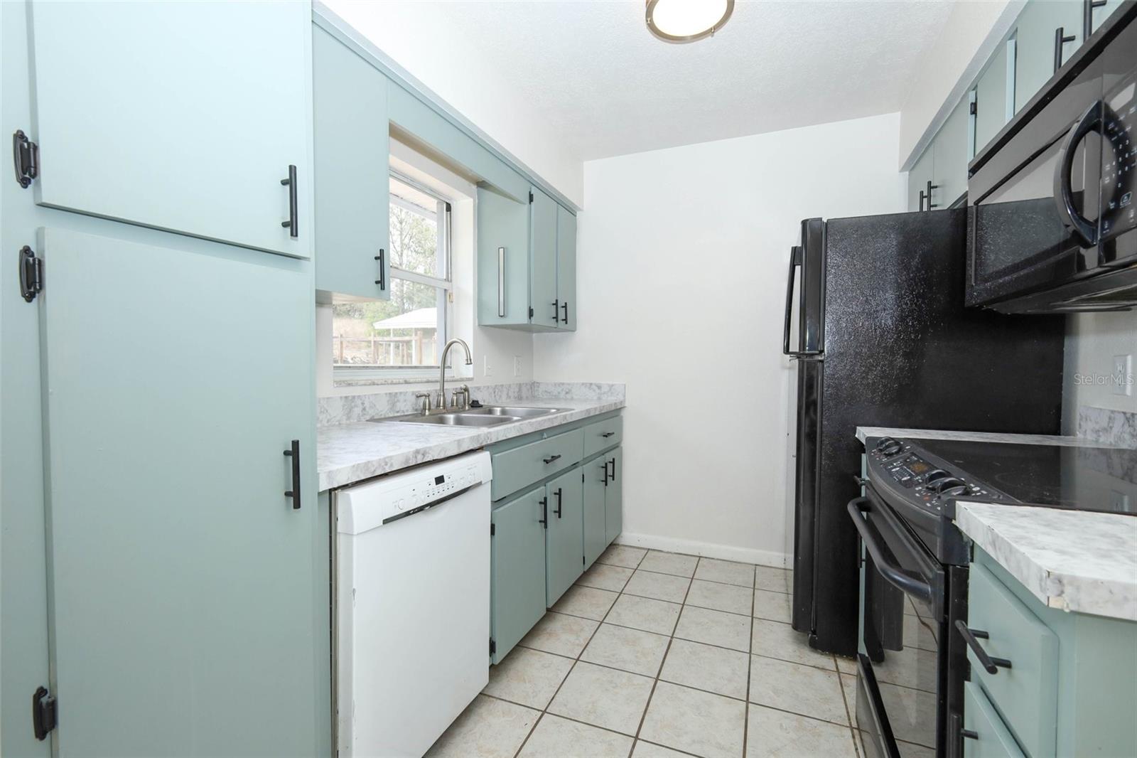 Image 10 of 35 For 420 Whitewing Circle